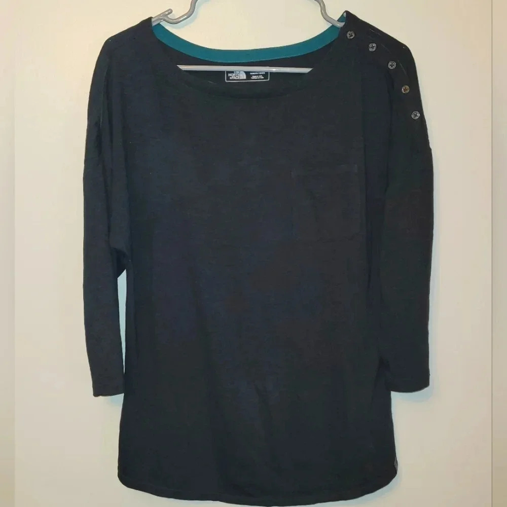 The North Face Women's shirt LOT E 23